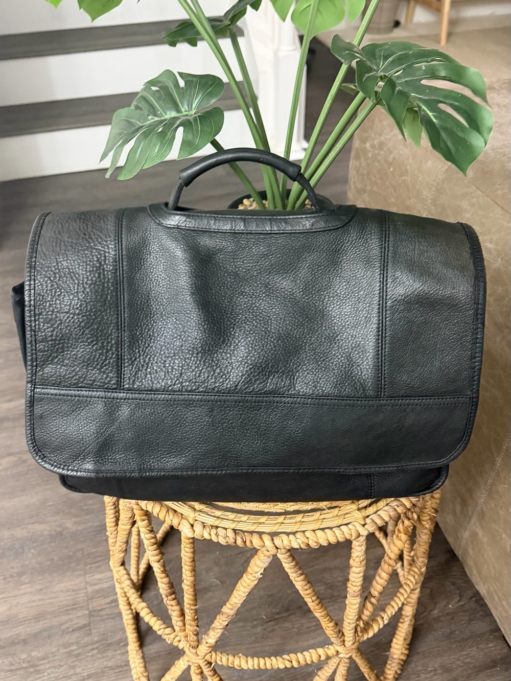 Wilson’s Leather Black Genuine Leather Garment Bag Suit Travel Carrier Vintage